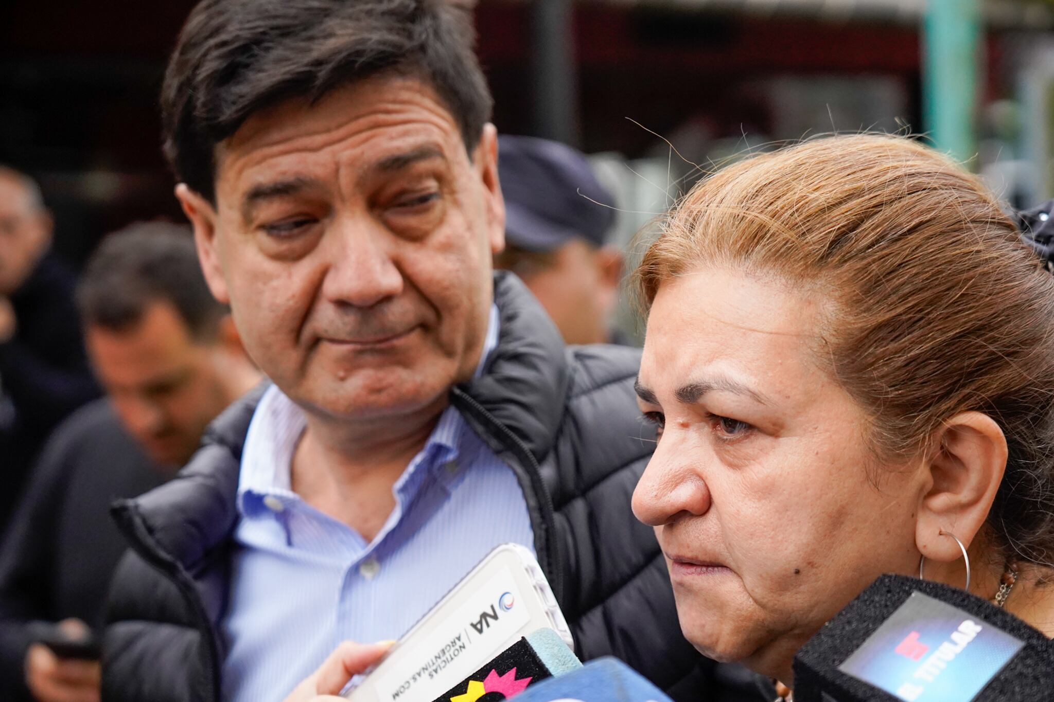 Los padres de Fernando Báez Sosa junto a su abogado Fernando Burlando, en los Tribunales de Dolores.