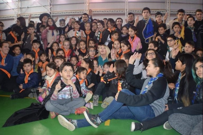 Scouts Ushuaia junto a la Gobernadora Bertone