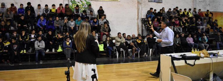 Silvana Strazzolini y Claudio Olmos disertando en el Ciclo de Conferencias Alta Gracia Protagonista.