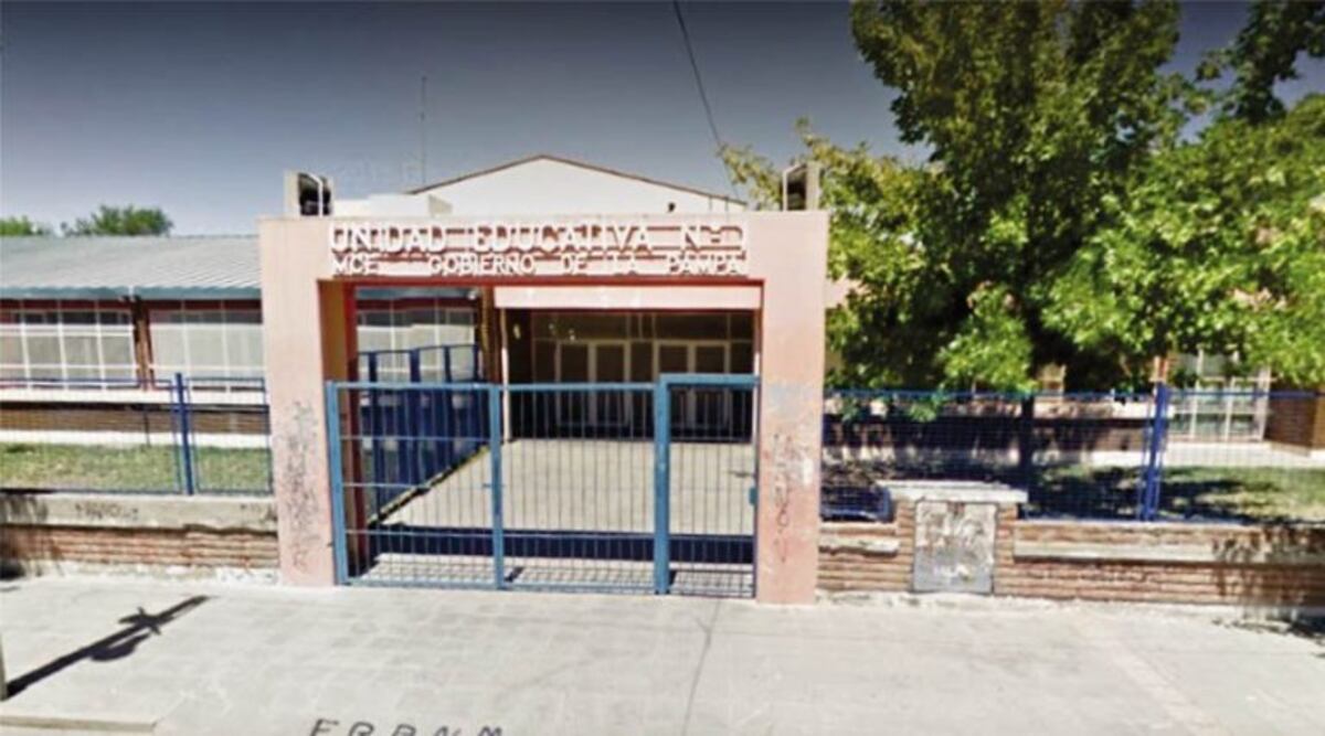 Un adolescente apuñaló a otro en el recreo de un colegio en Santa Rosa