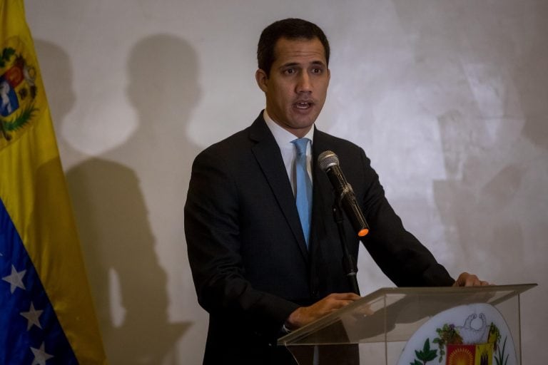 El líder opositor venezolano Juan Guaidó habla este sábado durante una rueda de prensa, en Caracas. (Foto: EFE/ MIGUEL GUTIÉRREZ)