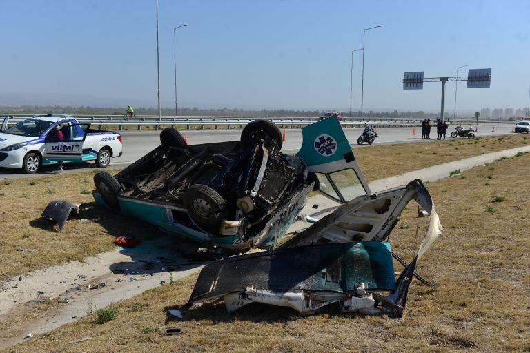 Vuelco de ambulancia en Circunvalación (José Hernández)