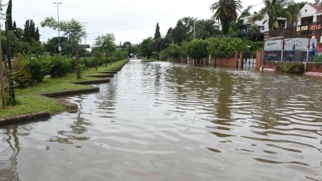 La costanera se vio muy afectada por las intensas lluvias. (Virginia Benedetto)