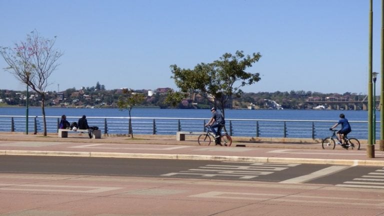 Un espacio de la Costanera de Posadas donde escapar del calor. (MOL)