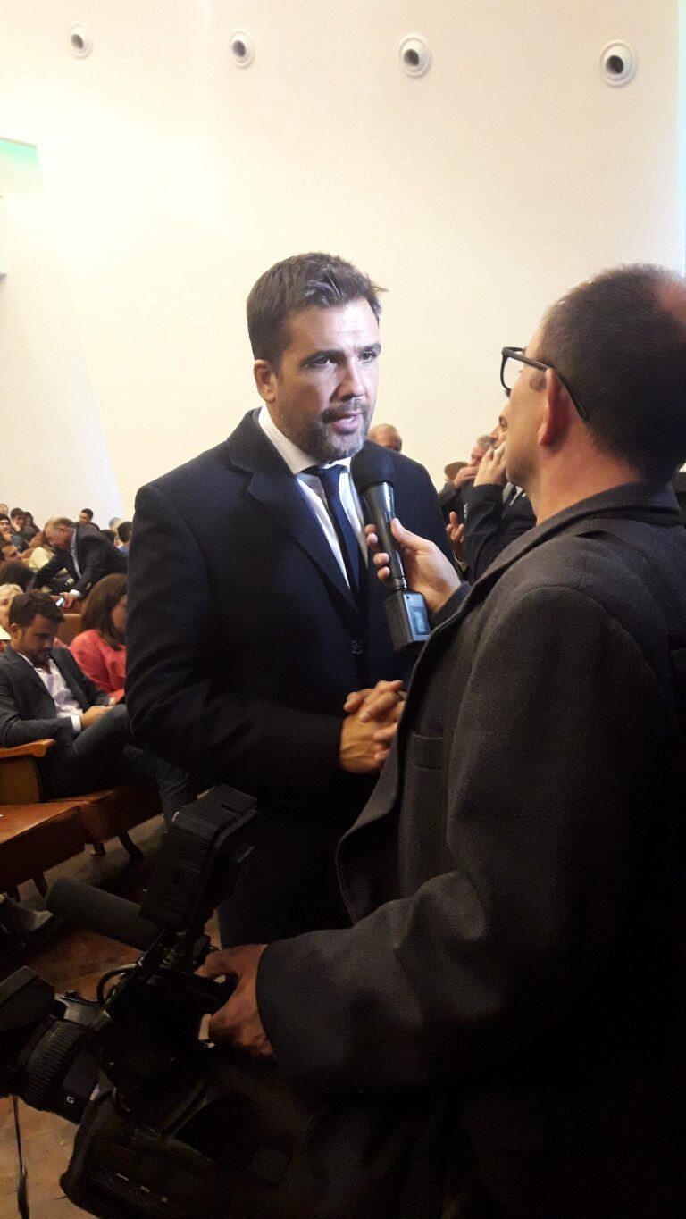 Intendente Facundo Torres en la apertura del Teatro Cine Monumental Sierras Alta Gracia.