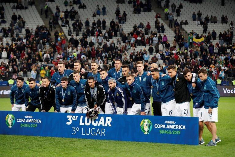 El conjunto argentino recibió el premio al tercer puesto. (Foto:EFE/Sebastião Moreira)