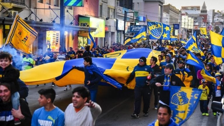 La gente salió a festejar el triunfo de Boca. En el centro se produjeron luego algunos incidentes con la policía.