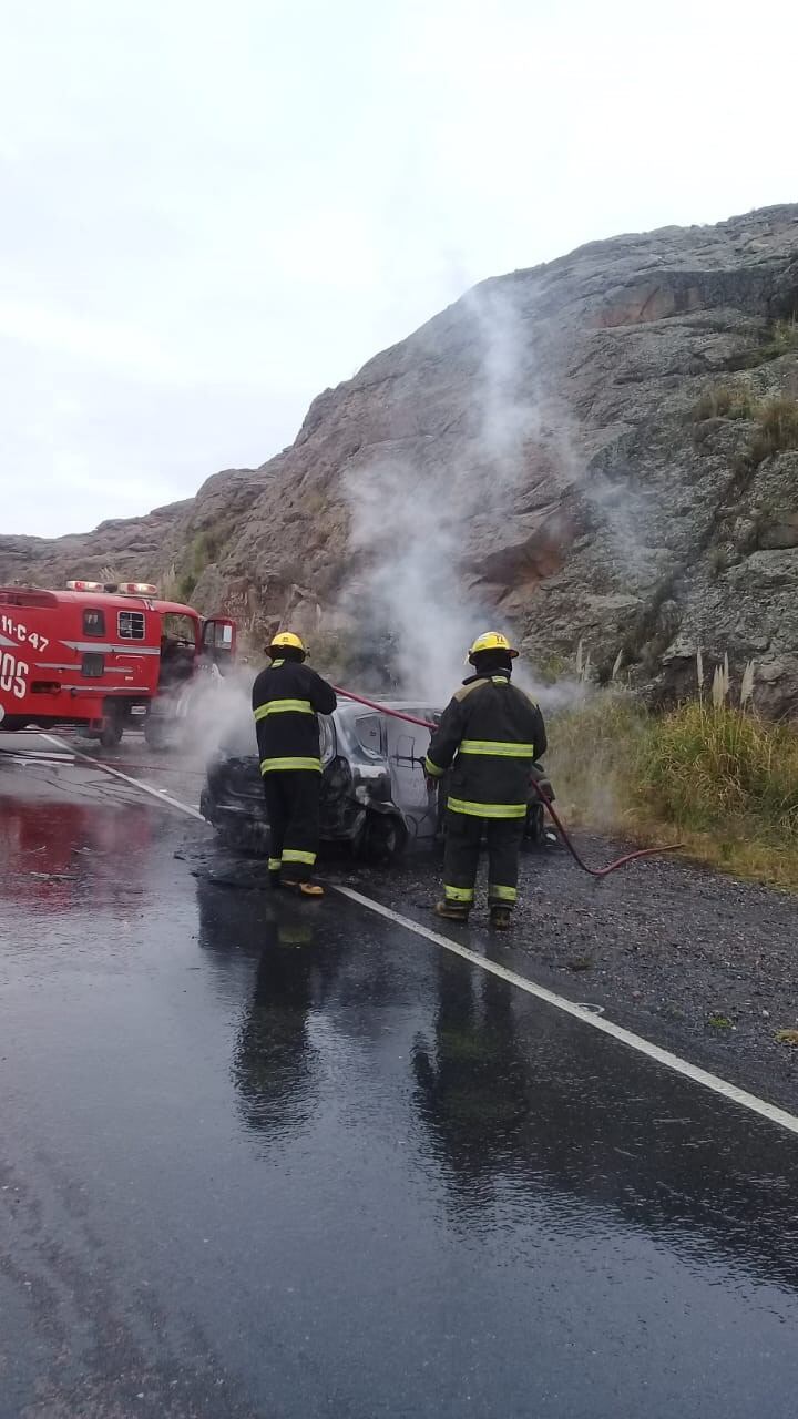 Vehículo incendiado