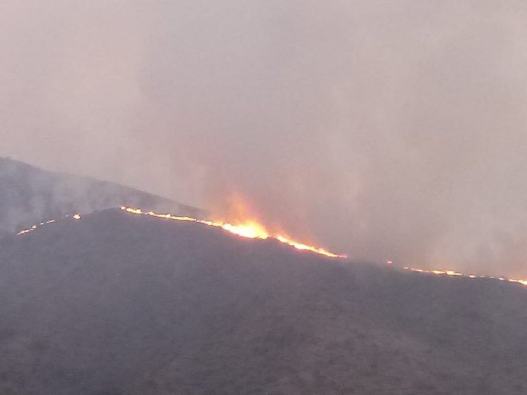 Fuego en las sierras puntanas.