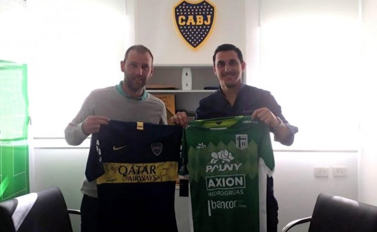 Dirigentes de Boca Juniors junto a dirigentes de Sportivo Belgrano