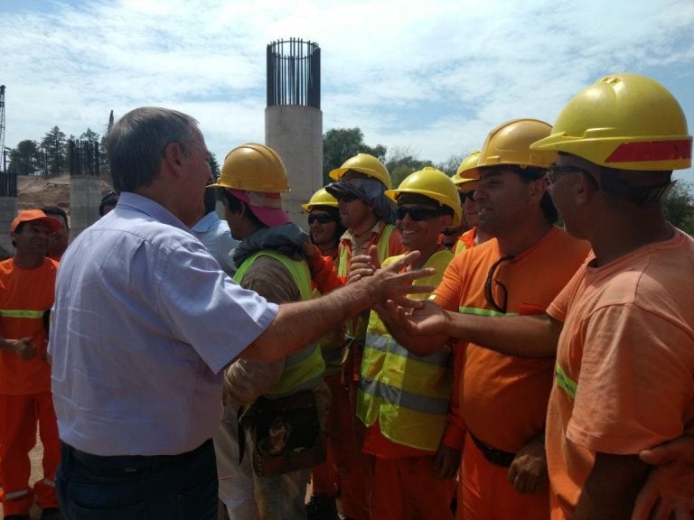 Macri viajó a Córdoba para el lanzamiento del Fiat Cronos y recorrerá obras con Schiaretti