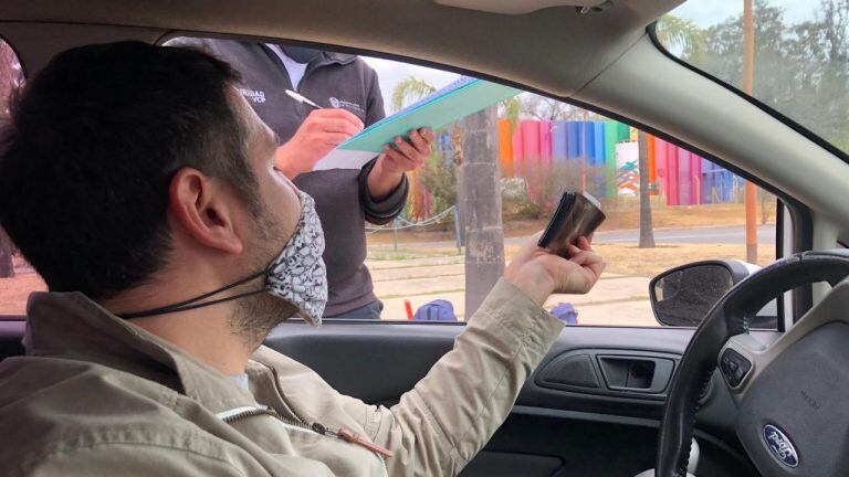 Controles policiales en el ingreso por la costanera de Carlos Paz.