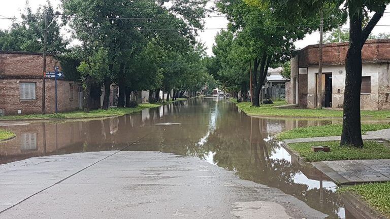 El agua comenzó a escurrir rápidamente luego de que cesara la lluvia. (Fuente: Esperanzadiaxdia)