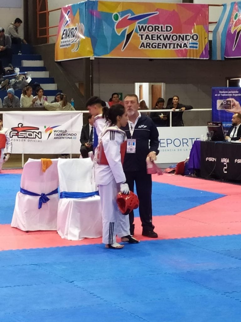 Valentina Pecchio de Arroyito Oro en Taekwondo