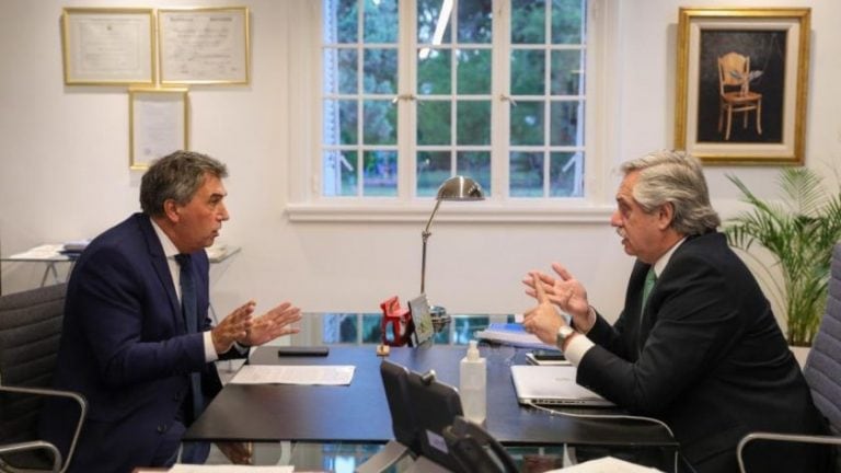 Claudio Ambrosini (ENACOM) con Alberto Fernández