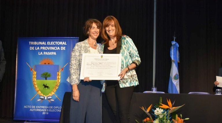 Hace pocos días, Alonso recibía su diploma como diputada provincial electa (Plan B Noticias)