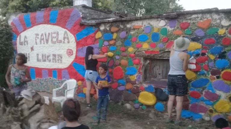 Avanzan los trabajos para que La Favela El Infierniello tenga su plaza de la Navidad.