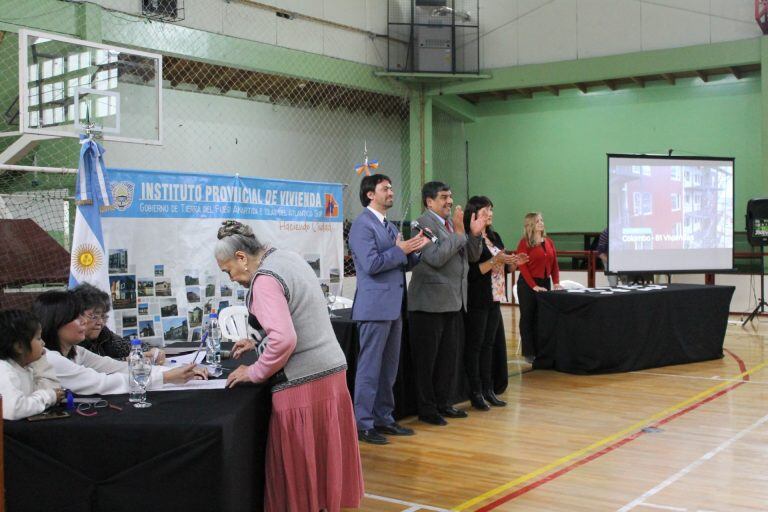 Sorteo de viviendas barrio Colombo