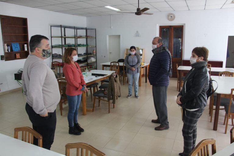 Entrega de subsidios a Coadis y el Jardín 916