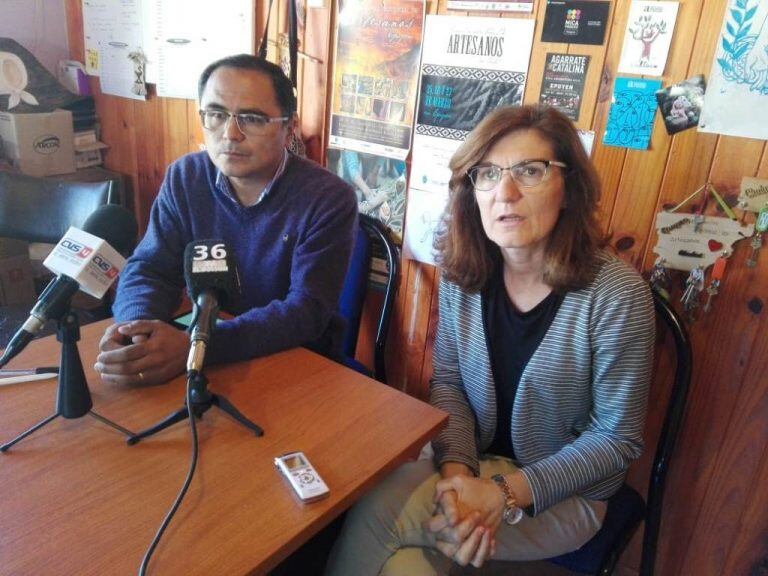 Director  del Área Programática  Esquel, Jorge Elías, y la directora provincial de Patologías Prevalentes y Epidemiología del Ministerio de Salud del Chubut, Teresa Strella