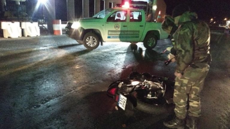 Una joven herida de gravedad tras una caída en moto