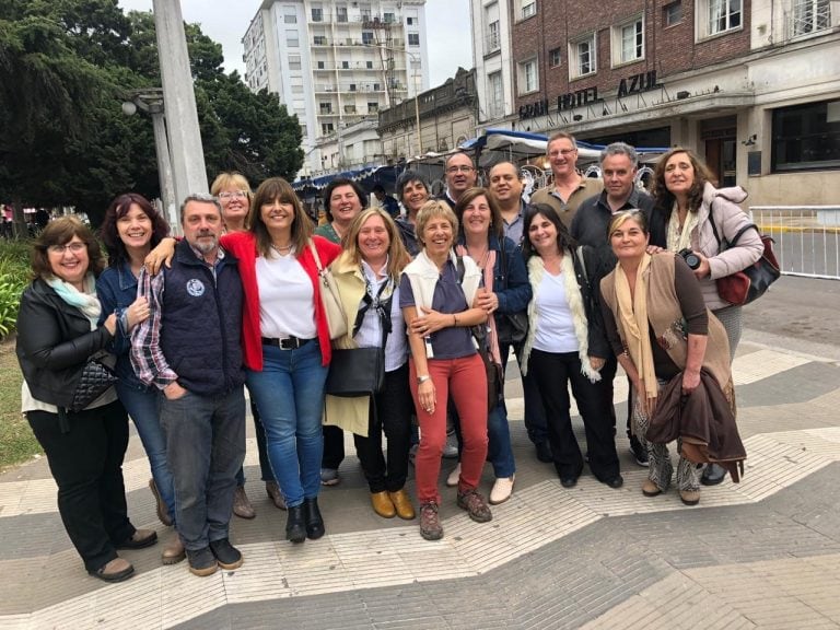 Los egresados en la Plaza San Martín. (Foto: Graciela Sabattini)