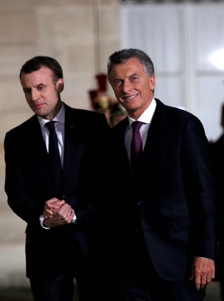 French President Emmanuel Macron welcomes Argentina's President Mauricio Macri at the Elysee Palace in Paris, France January 26, 2018. REUTERS/Philippe Wojazer