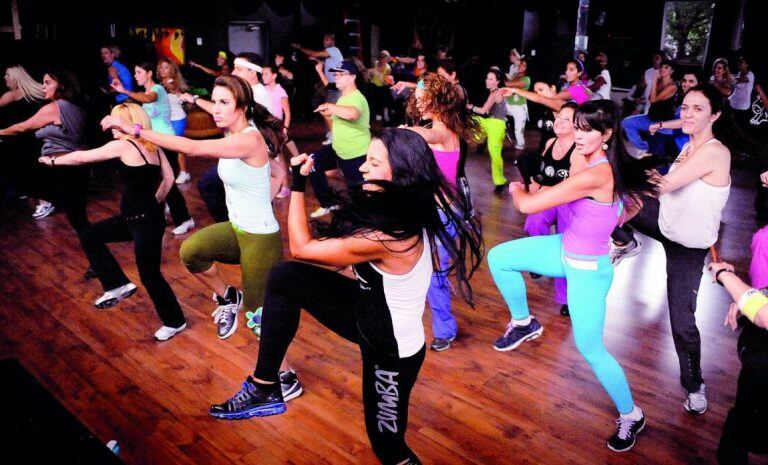 ¡A hacer ejercicio! Brindarán una clase de ritmos y zumba. La invitación es para este domingo 21 de marzo a las 18:30 horas en el bar Aita de la ciudad de Pérez.