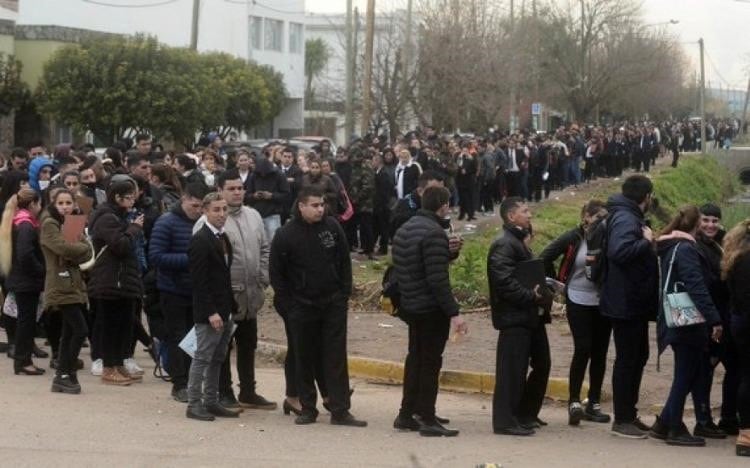 Más de mil personas presentaron su currículum para conseguir un empleo en el servicio penitenciario de Olmos (web).