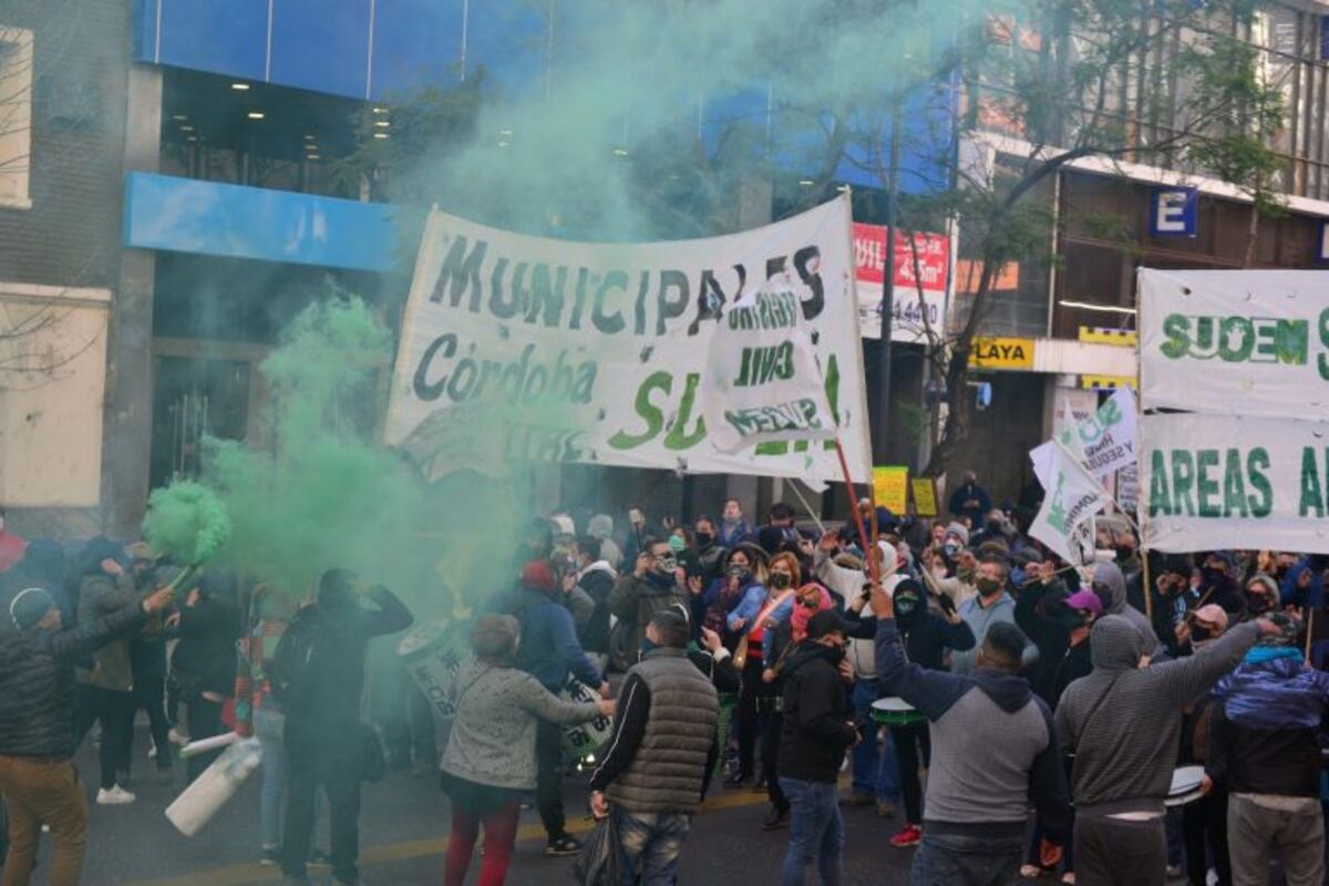 Córdoba: vecinos agreden a manifestantes municipales