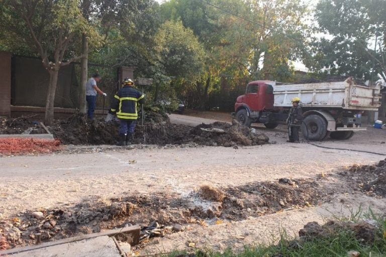 Caño roto de Gas Natural en Barrio Florida
Crédito R2820