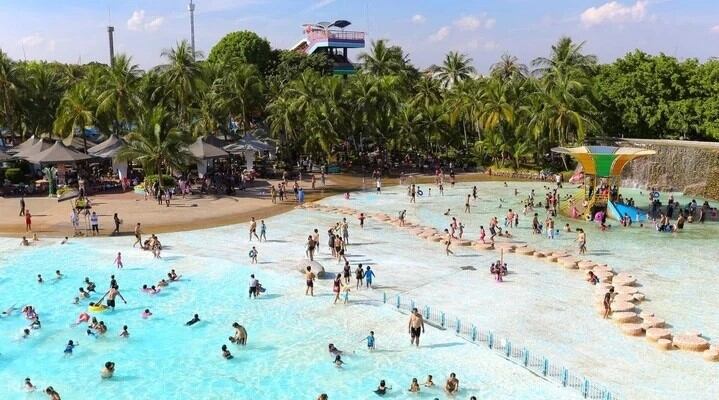 Las piletas con olas son muy populares en los parques (web)