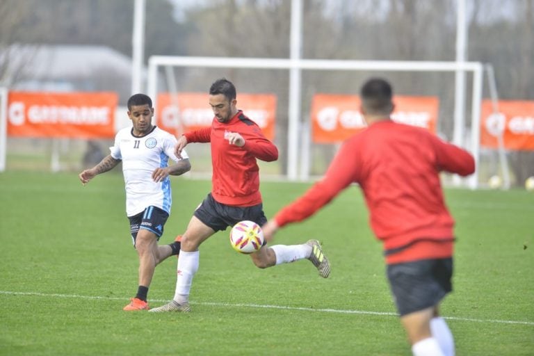 Belgrano e Instituto juegan un amistoso en Villa Esquiú antes del inicio del torneo de la B Nacional.