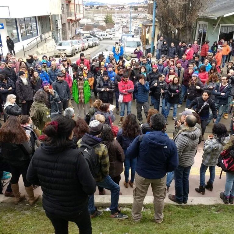 Manifestación de ambientalistas en contra del Corredor Beagle.