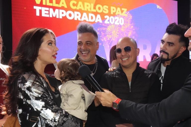 Artistas de "Bien Argentino" en el stand de Carlos Paz