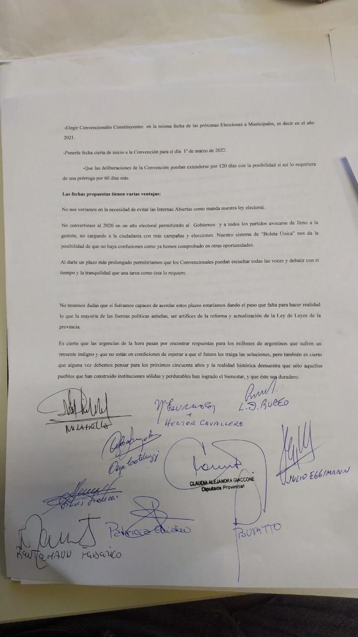 El peronismo santafesino ahora insiste con la reforma constitucional