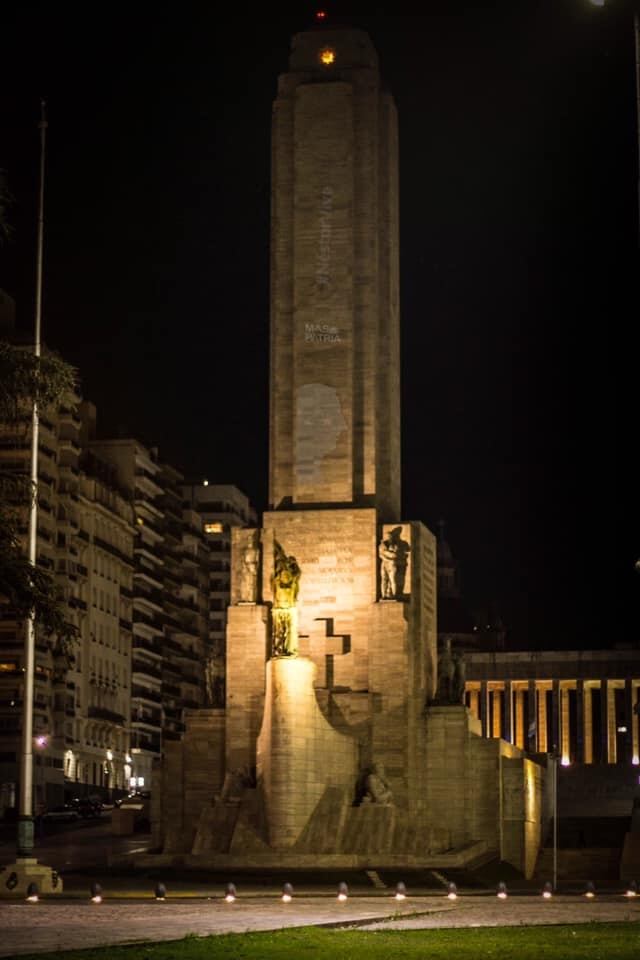 El "proyectazo" se hizo a modo de homenaje frente a Avenida Belgrano. (MAS Patria)