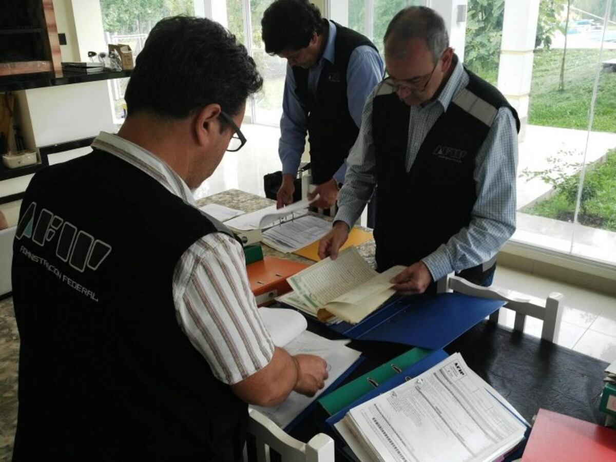 Allanan la oficina y el estudio de un contador de renombre investigado por lavado de dinero