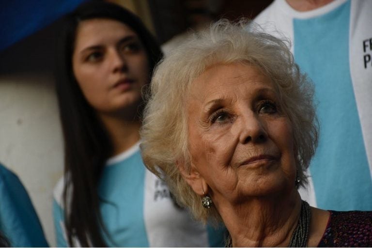 Estela de Carlotto valoró el gobierno de Mauricio Macri y llamó a los jóvenes a seguir luchando por la verdad y la justicia.