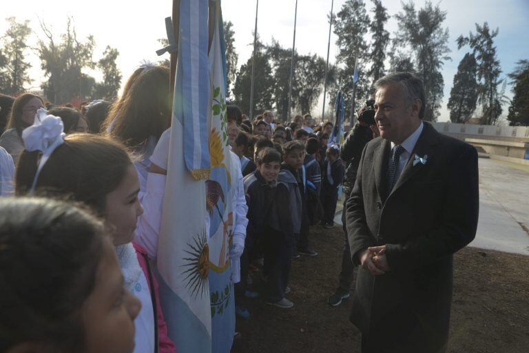 300 estudiantes realizaron la promesa de lealtad a la bandera provincial.