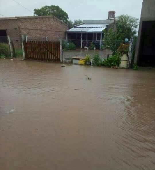 Cayeron cerca de 300 milímetros de agua en la región.