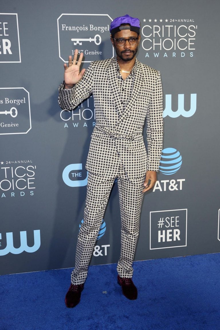 Lakeith Stanfield posa en la alfombra azul de los Critics' Choice Awards. (Foto: REUTERS/Danny Moloshok)