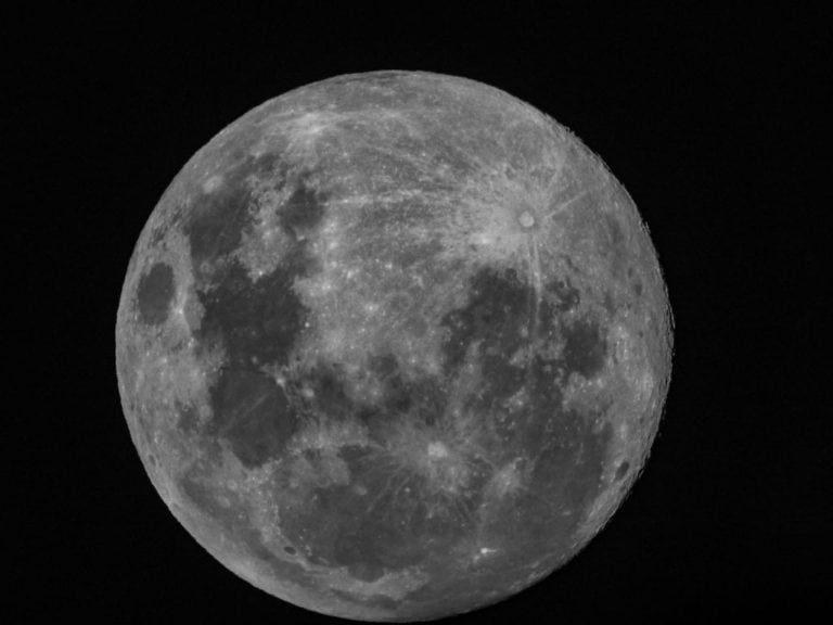 Superluna en Córdoba, las primeras fotos del fenómeno ocurrido este lunes 18 de febrero. (Fotos @marcecandu)