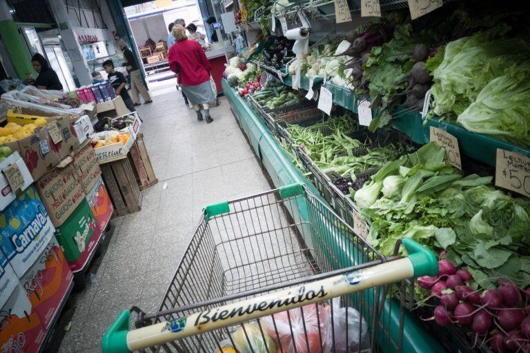 Aotografía de productos en un supermercado en Buenos Aires (Argentina). (Foto: EFE/ Juan Ignacio Roncoroni)