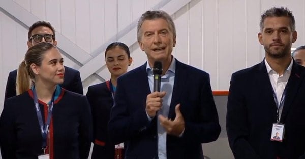 El presidente Mauricio Macri, en el despegue del primer vuelo de la low cost JetSmart.