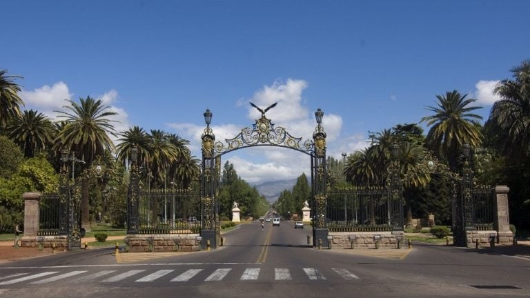 Portones del Parque General San Martín.