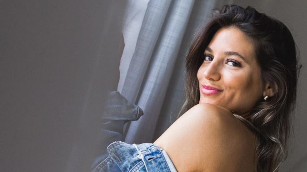 Marian Farjat se subió arriba de la mesada ligera de ropa y prendió fuego Instagram
