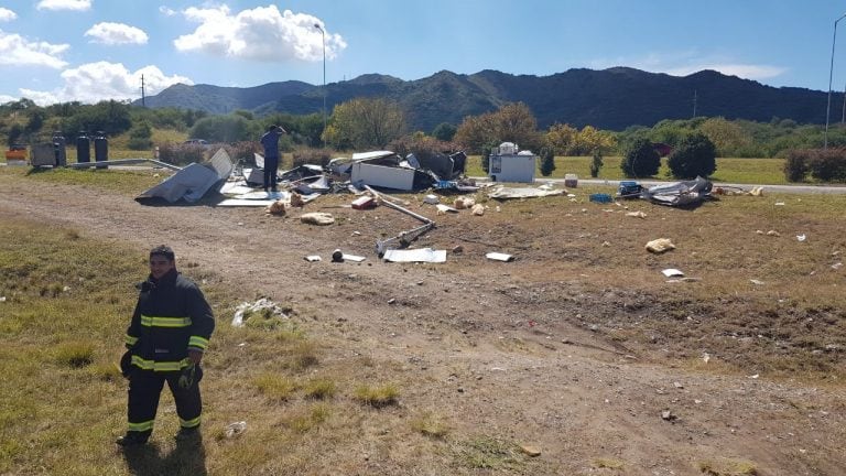 El food truck colisionó en la autopista Córdoba Carlos Paz, en San Nicolás.