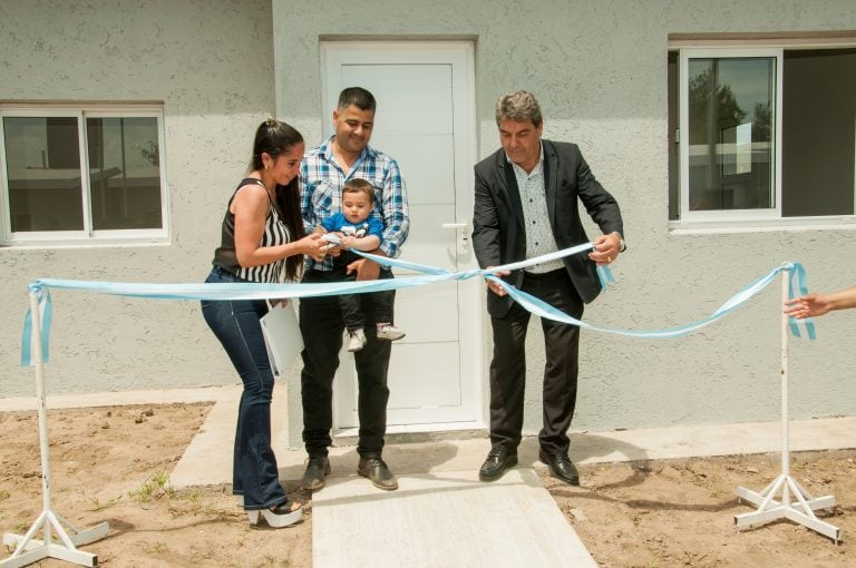 Villa Santa Rosa - Entrega de Viviendas Techo Digno