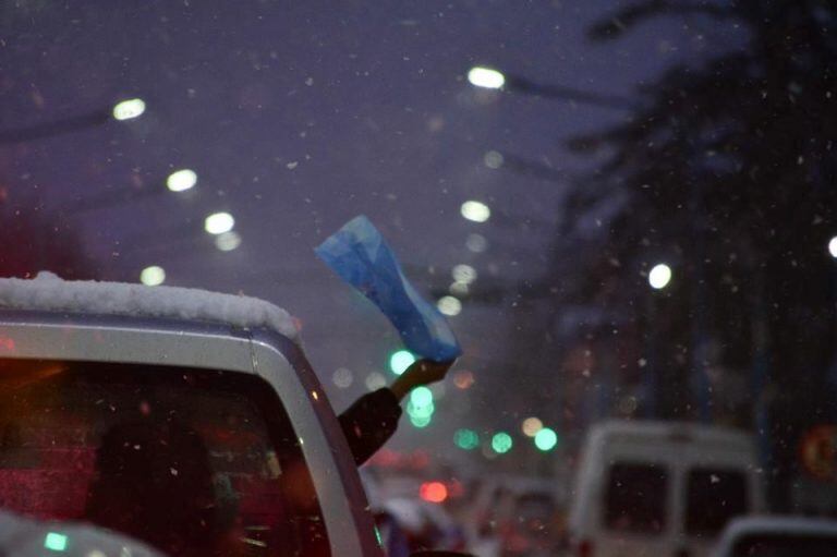 Multitud de personas se unieron en caravana a favor de la vida en Ushuaia.